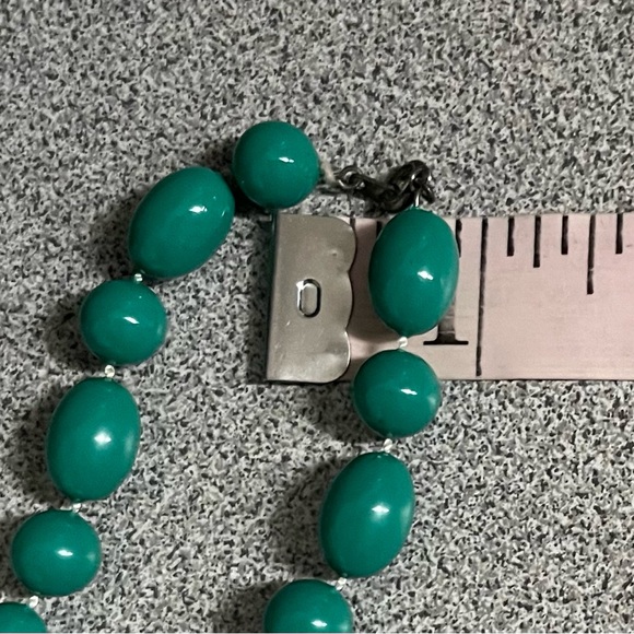 Vintage Green Bead Necklace - Picture 6 of 6